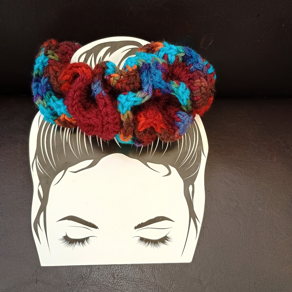 Scrunchie - Picture 8 of 16